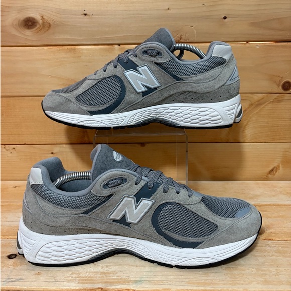 New Balance 2002R Sneakers Gray Suede And Mesh Running M2002RST Mens 10 - Picture 2 of 7